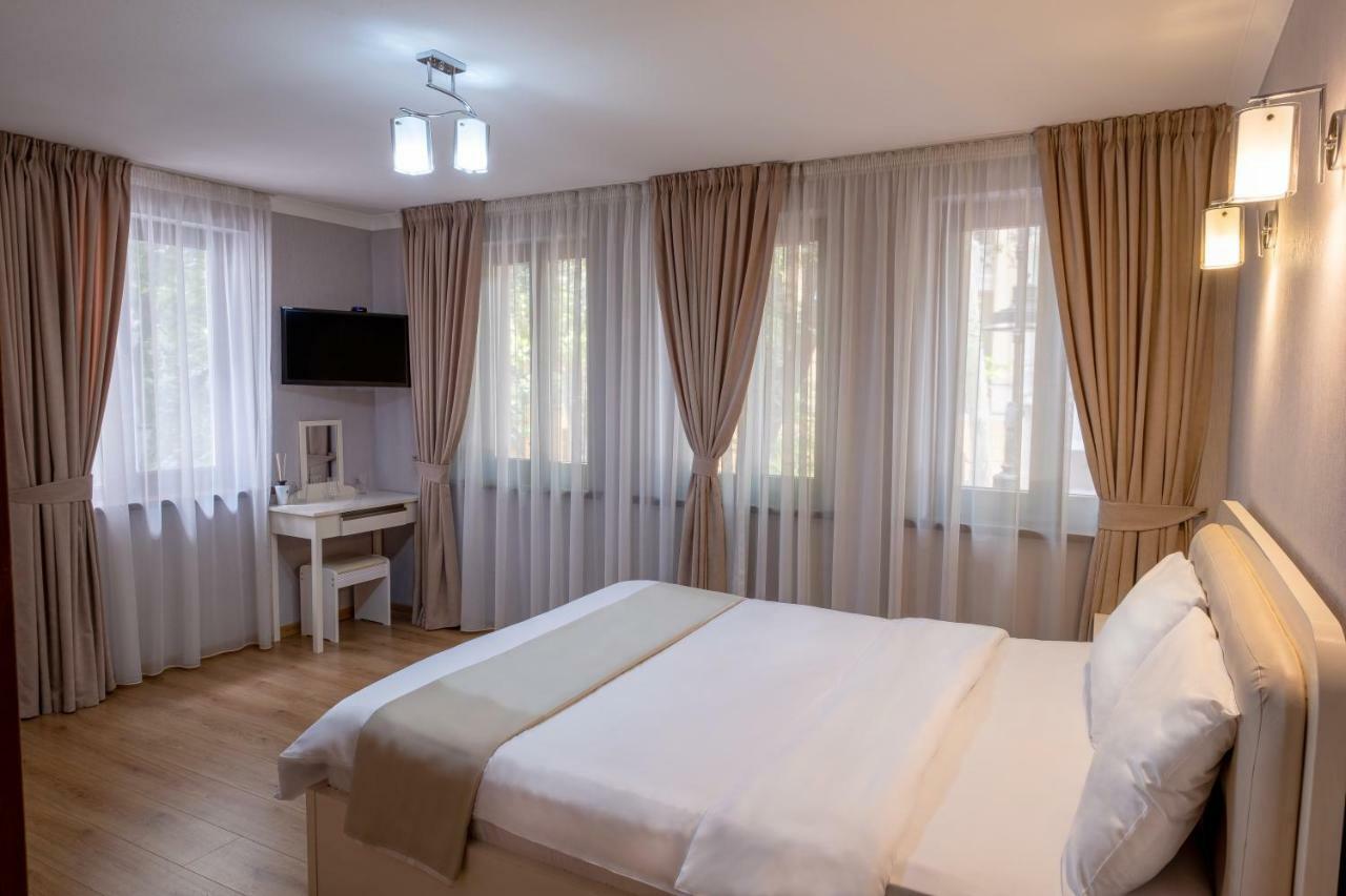 Sama Grand Hotel Tbilisi Eksteriør bilde